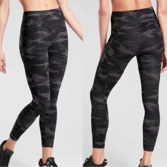 Athleta Pants - NWOT ATHLETA ultimate stash black camo 7/8 tight size small